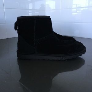 UGG W Classic Mini Velvet in Black Size 6